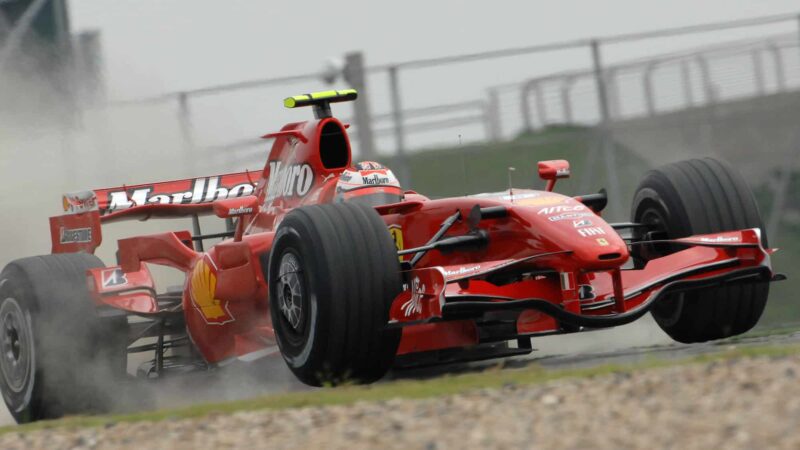 MOTORSPORT - F1 2007 - CHINA GP - SHANGHAI 04/10 TO 07/10/2007 - PHOTO : GILLES LEVENT / DPPI KIMI RAIKKONEN (FIN) / FERRARI F2007 - ACTION CRASH