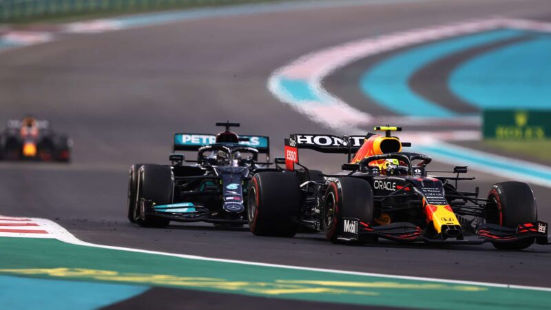 Sergio Perez battles with Lewis Hamilton at the 2021 Abu Dhabi Grand Prix