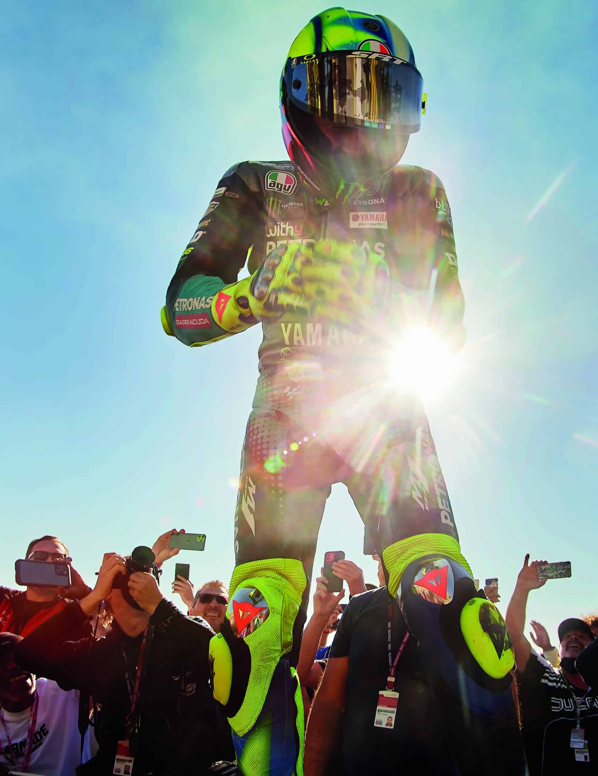 Sun-shines-behind-Valentino-Rossi-surrounded-by-fans