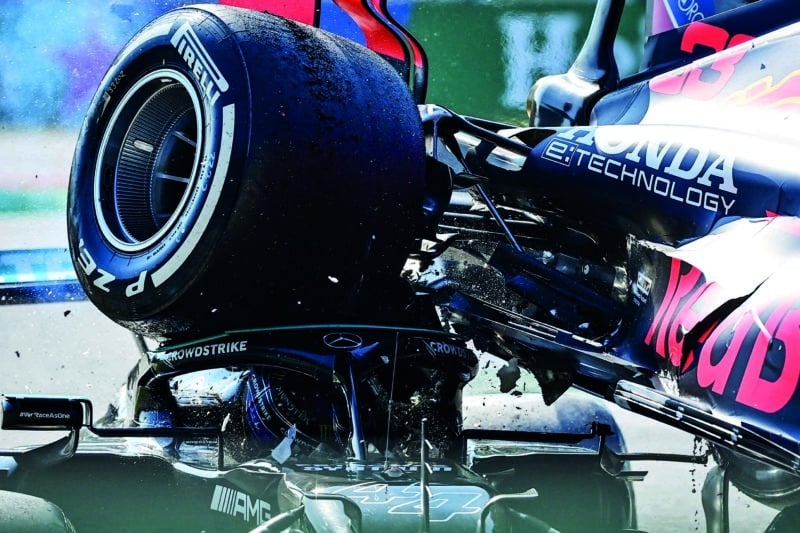 Wheel-of-Max-Verstappen-Red-Bull-over-Lewis-Hamiltons-helmet-at-Monza