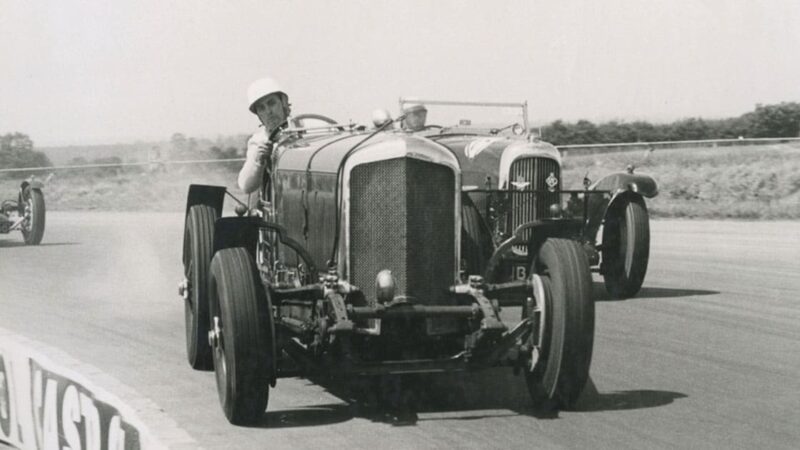 Silverstone 1961: Peter aims his 8-litre at the apex of Copse