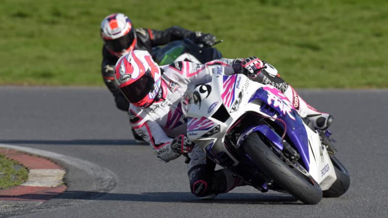 Bob Collins leads in a 2022 MRO Powerbikes race
