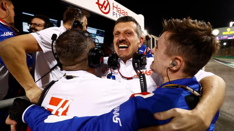 Guenther Steiner celebrates Kevin Magnussens points finish at 2022 Bahrain Grand Prix