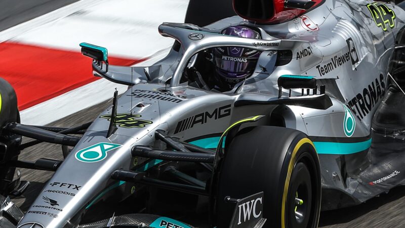 Mercedes mirrors close