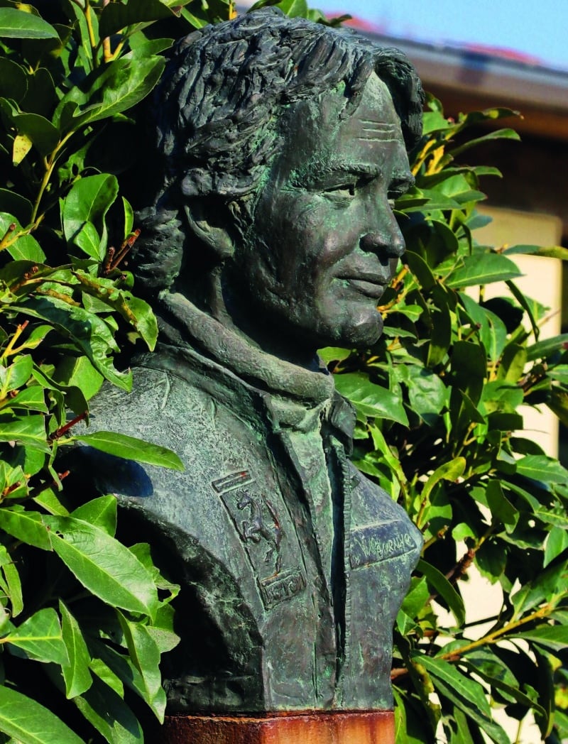 Gilles-Villeneuve-bust at Maranello
