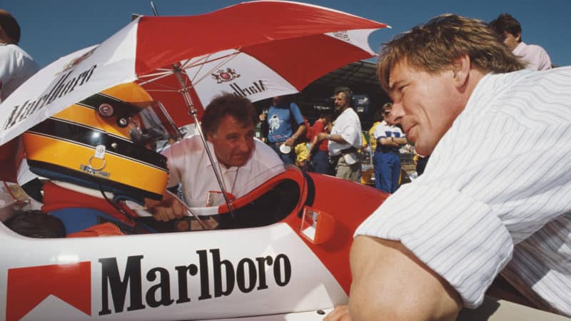 James Hunt talks to Eddie irvine ahead of 1989 F3000 round at Brands Hatch