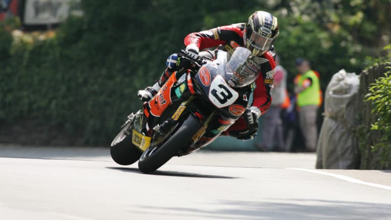 John McGuinness on his way to winning the 2007 Isle of Man Superbike TT