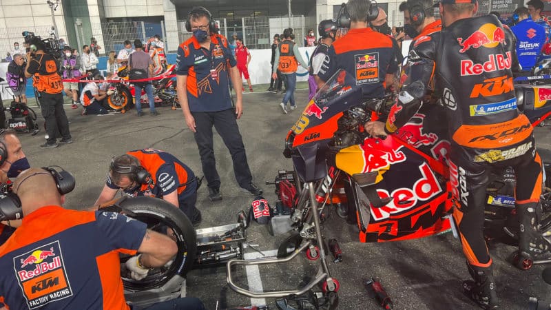 Mechanics change front wheel of Brad Binder KTM on the Losail grid