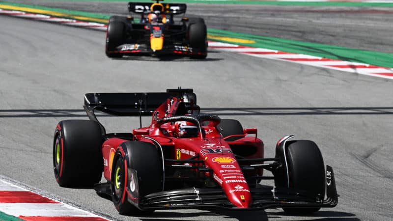 BARCELONA, SPAIN - MAY 22: Charles Leclerc of Monaco driving the (16) Ferrari F1-75 leads Max Verstappen of the Netherlands driving the (1) Oracle Red Bull Racing RB18 during the F1 Grand Prix of Spain at Circuit de Barcelona-Catalunya on May 22, 2022 in Barcelona, Spain. (Photo by Clive Mason/Getty Images)