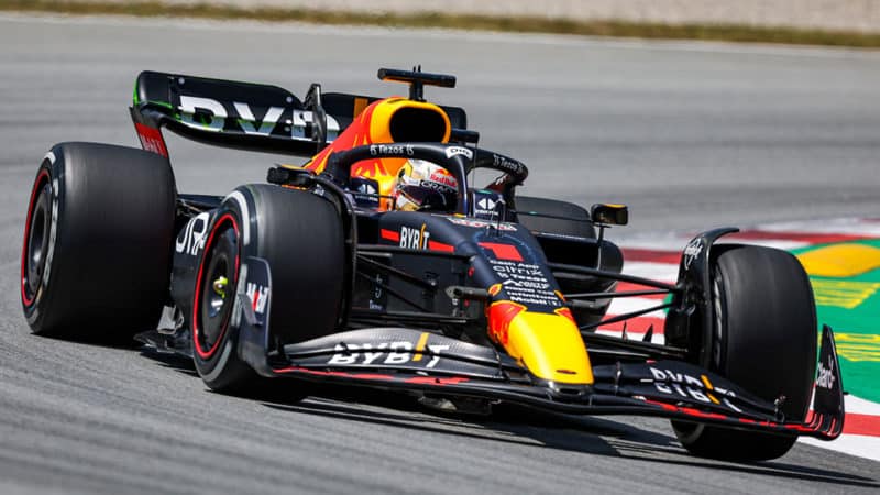 01 VERSTAPPEN Max (nld), Red Bull Racing RB18, action during the Formula 1 Pirelli Grand Premio de Espana 2022, 6th round of the 2022 FIA Formula One World Championship, on the Circuit de Barcelona-Catalunya, from May 20 to 22, 2022 in Montmelo, Spain - Photo Florent Gooden / DPPI