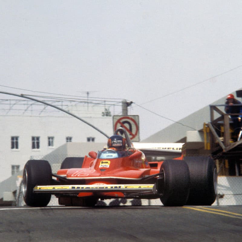 Gilles-Villeneuve-powersliding-Ferrari-at-Long-Beach-in-1979