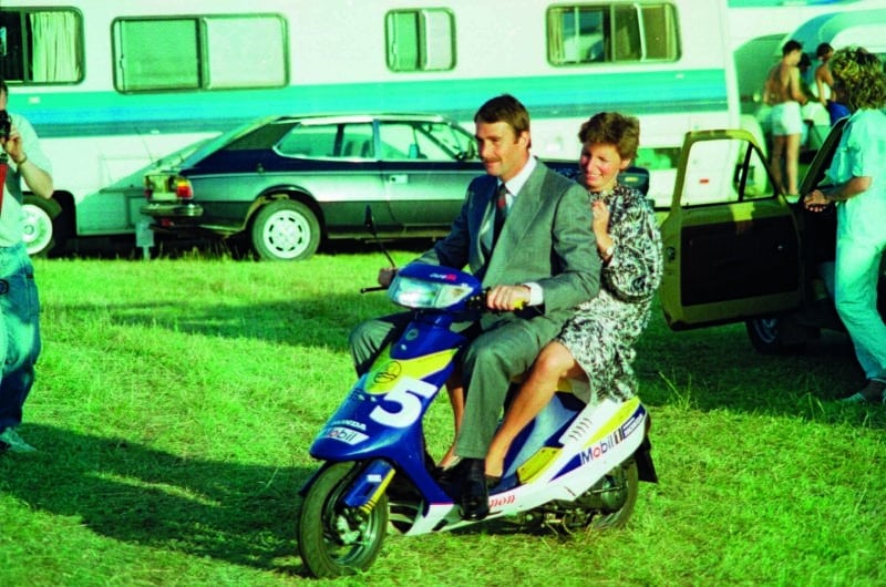 Nigel Mansell gives wife Roseanne a lift on a scooter at the 1987 British GP