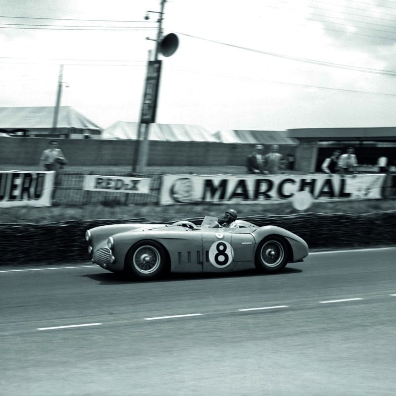 Pierre-Levegh-driving-in-the-1952-Le-Mans-24-Hours-race