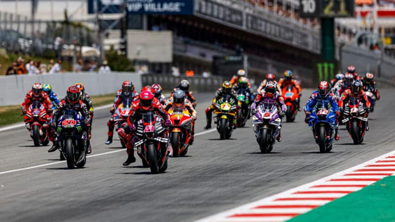 Fabio Quartararo MotoGP Yamaha 2022 Catalunyan GP leads field at start