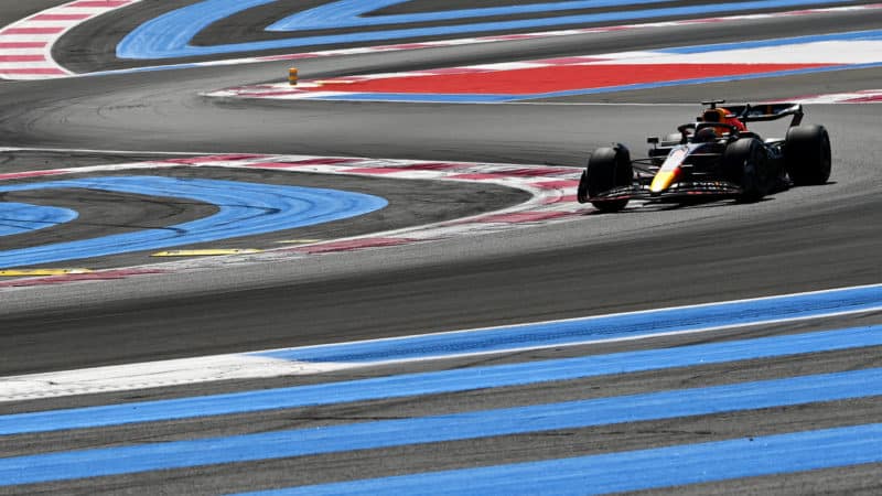 LE CASTELLET, FRANCE - JULY 24: Max Verstappen of the Netherlands driving the (1) Oracle Red Bull Racing RB18 on track during the F1 Grand Prix of France at Circuit Paul Ricard on July 24, 2022 in Le Castellet, France. (Photo by Dan Mullan/Getty Images)