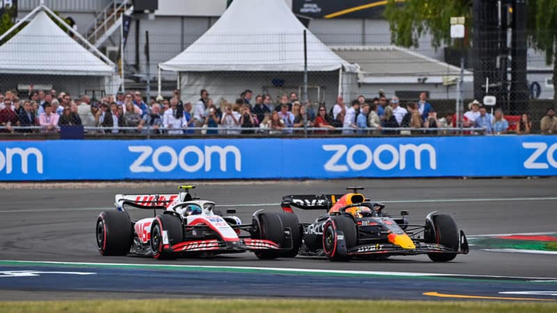 47 SCHUMACHER Mick (ger), Haas F1 Team VF-22 Ferrari, 01 VERSTAPPEN Max (nld), Red Bull Racing RB18, action during the Formula 1 Lenovo British Grand Prix 2022, 10th round of the 2022 FIA Formula One World Championship, on the Silverstone Circuit, from July 1 to 3, 2022 in Silverstone, United Kingdom - Photo DPPI