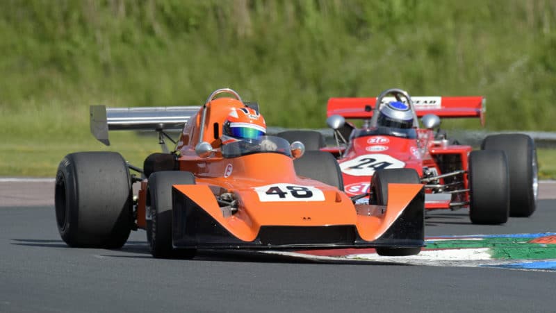 Ben Tilley chased by Rob Wainwright at Thruxton in 2022