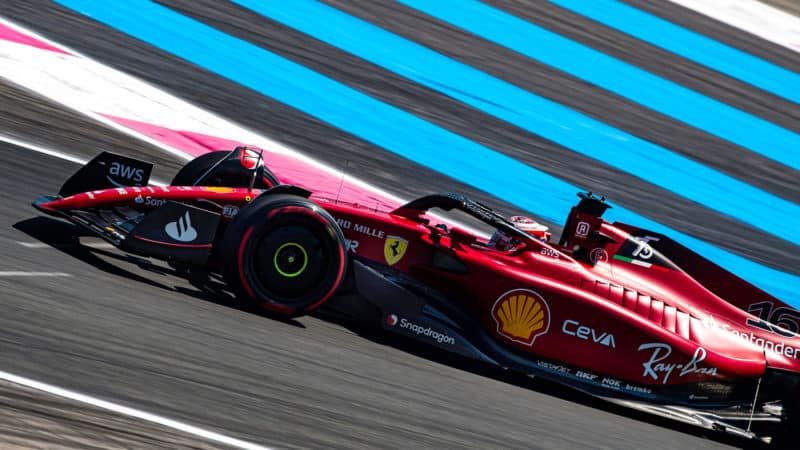 Carlos-Sainz-driving-his-Ferrari-at-the-2022-French-GP-in-Paul-Ricard