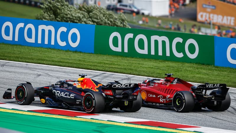 Charles Leclerc lines up a pass on Max Verstappen in the 2022 Austrian Grand Prix