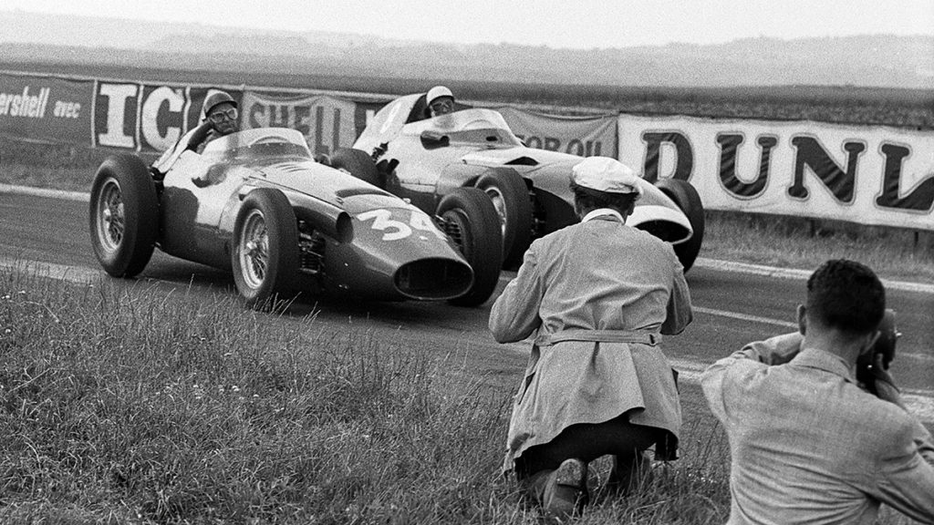 Fangio in the ‘Piccolo’ Maserati 250F and Stirling Moss in his Vanwall