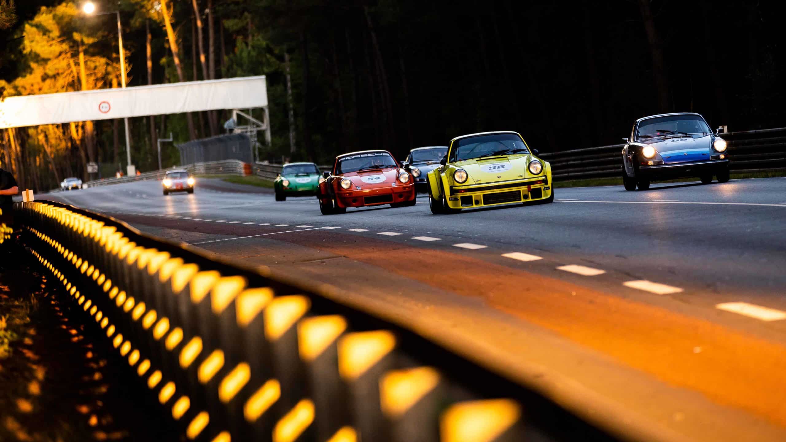 Porsche-911s-race-into-the-sunset-at-the-2022-Le-Mans-Classic