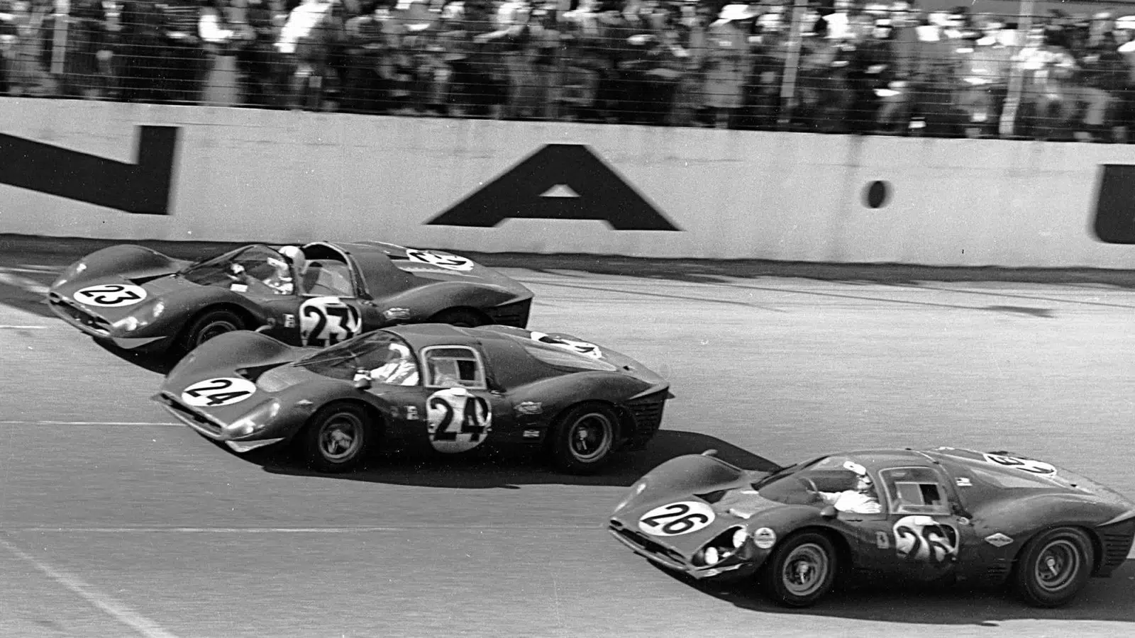 Ferraris cross the line three abreast at the 1967 Daytona 24 Hours