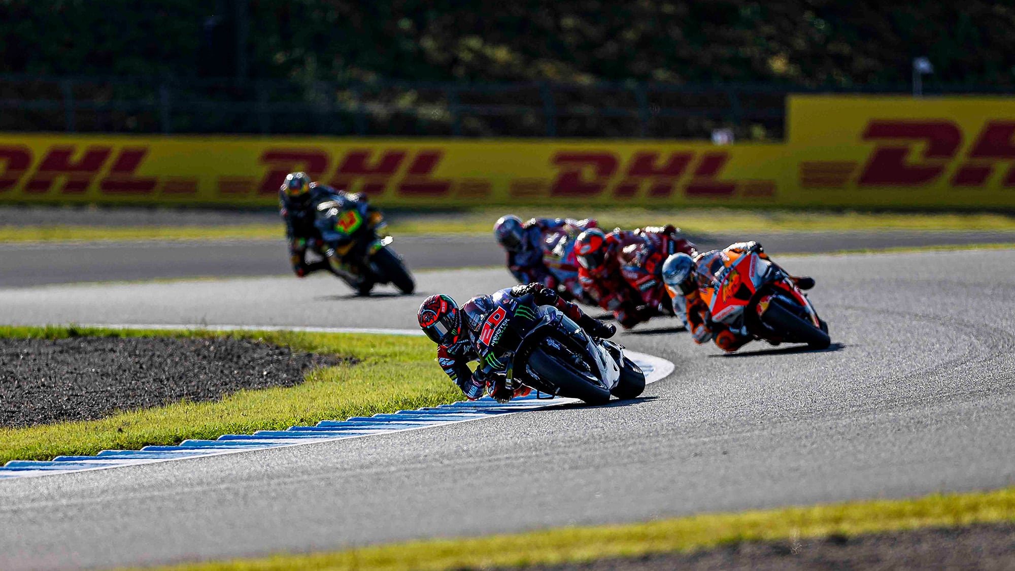 Fabio Quartararo leads the midfield pack in the 2022 MotoGP Motegi round