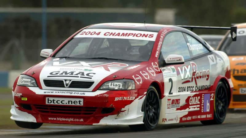 James-Thompson-driving-for-the-Vauxhall-BTCC-team-in-2004