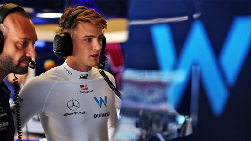 5-Williams-F1-driver-Logan-Sargeant-driving-at-the-2022-US-GP