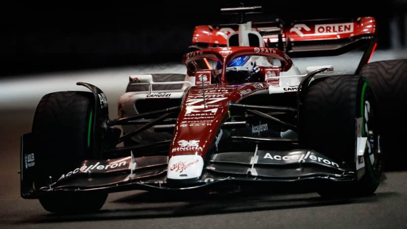 Alfa-ROmeo-F1-driver-Valtteri-Bottas-at-the-2022-Singapore-GP-4
