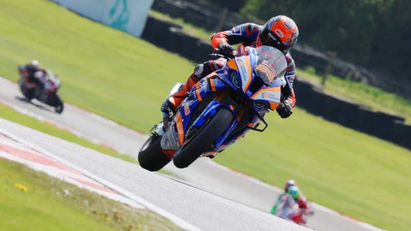Chrissy-Rouse-lifts-his-front-wheel-in-the-air-in-BSB