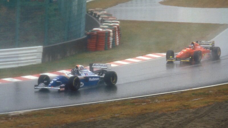 Damon Hill leads Jean Alesi in the 1994 Japanese Grand Prix