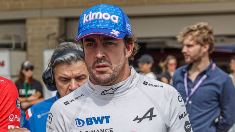 Fernando Alonso walks to the grid at the US GP