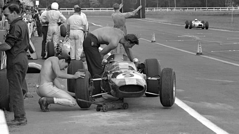 Jim Clark gets his hands dirty at Lakeside