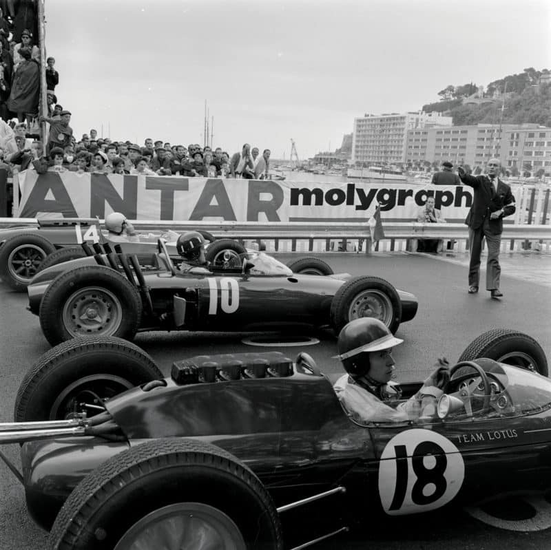 Starting grid of Grand Prix of Monaco with in the foreground Jim Clark, then Graham Hill and finally Bruce MAC LAREN