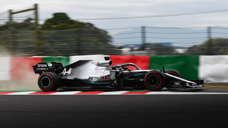 Lewis-Hamilton-going-off-track-in-his-Mercedes-at-2019-Japanese-GP