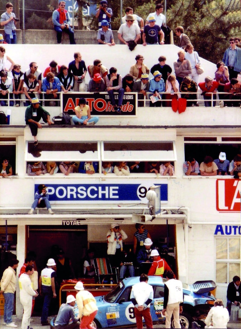 Porsche 930 Turbo in the pits