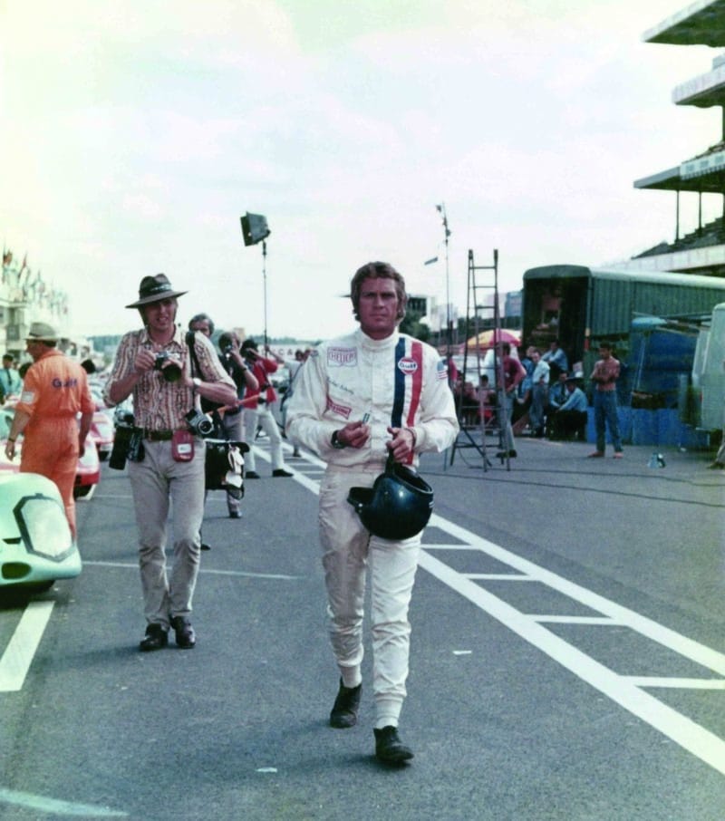 Steve-McQueen-followed-by-a-photographer-in-the-Le-Mans-paddock