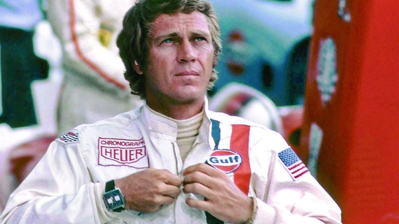 Steve-McQueen-in-Gulf-race-ruit-in-Le-Mans-film