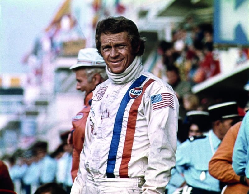 Steve-McQueen-in-pitlane-in-le-Mans-film