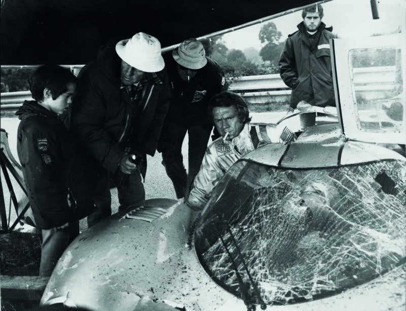 Steve-McQueen-with-damaged-car-during-filming-of-Le-Mans