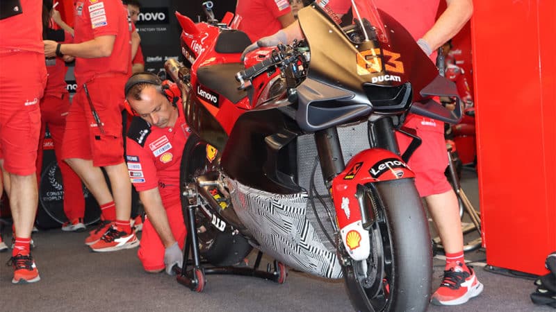2023-MotoGP-Ducati-engineers-Valencia-testing