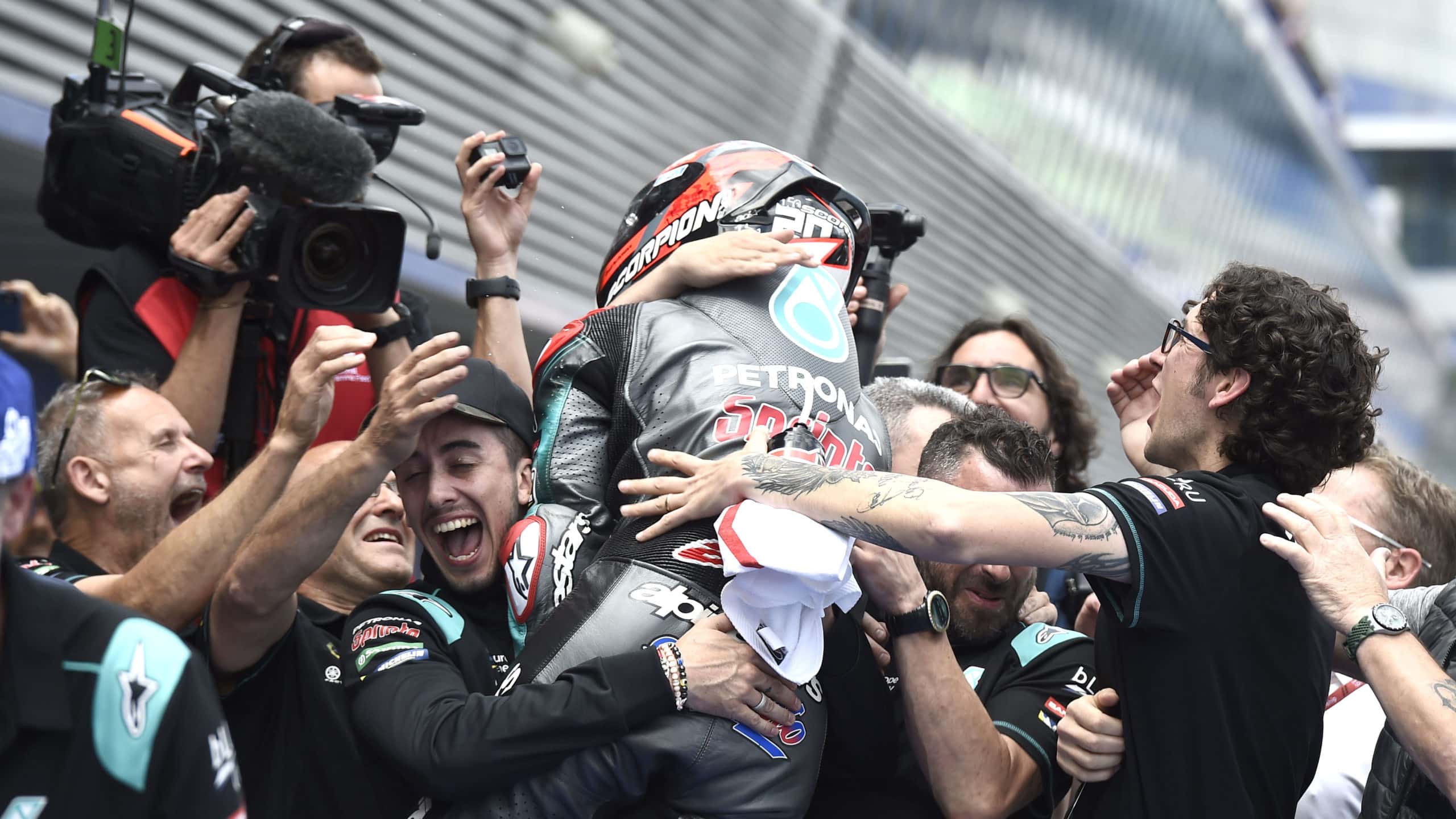 Fabio Quartararo merayakan pole position di Jerez 2019