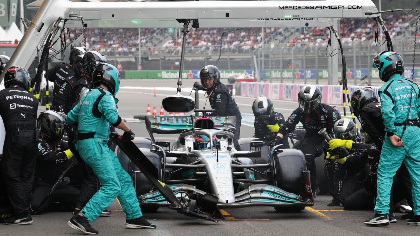 Mercedes pit-stop