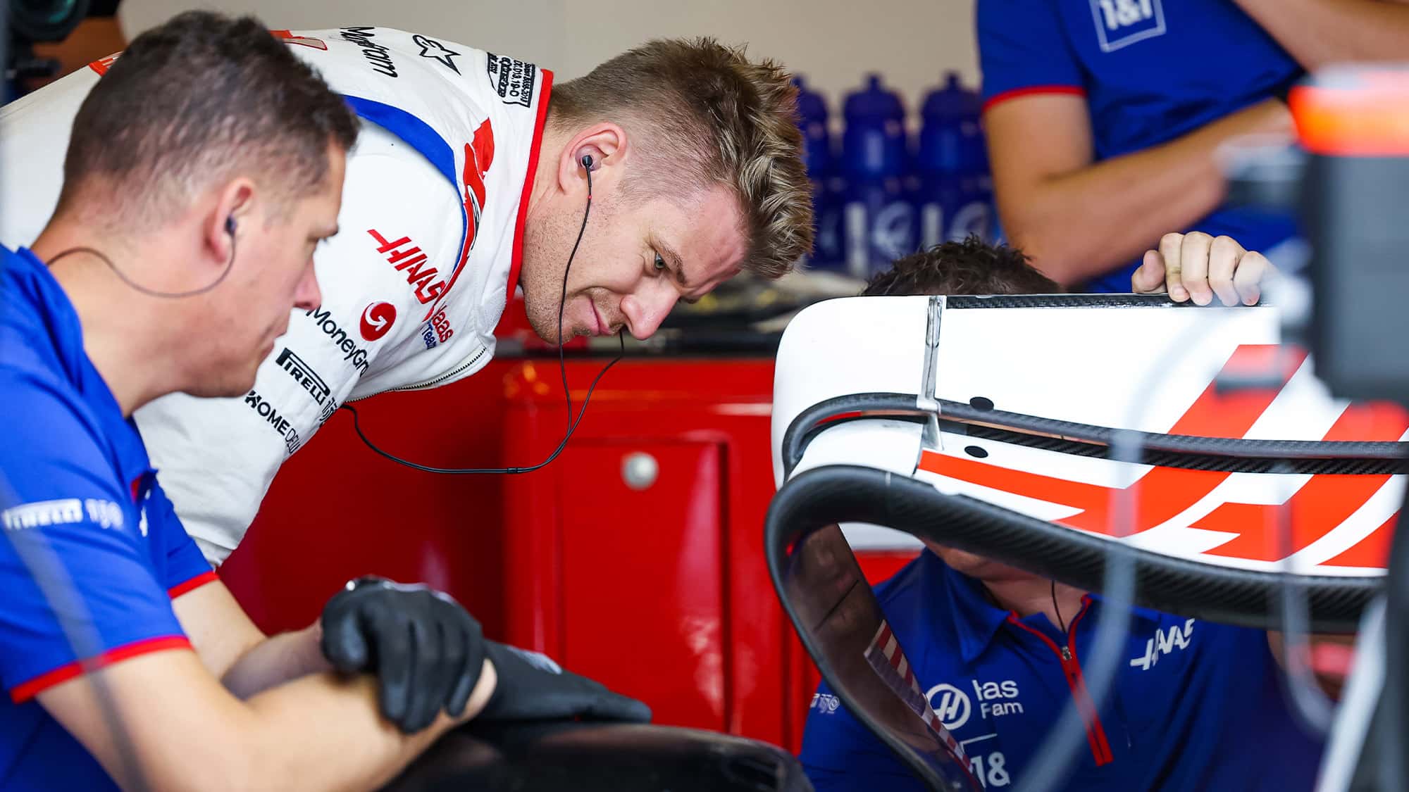 Nico Hulkenberg inspects Haas F1 car at 2022 Abu Dhabi test