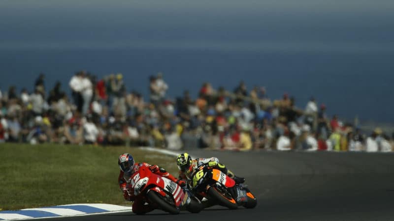 Rossi-and-Bayliss-at-2003-MotoGP-Phillip-Island