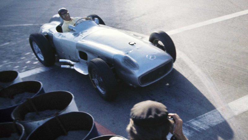 Fangio racing in mercedes at California circuit
