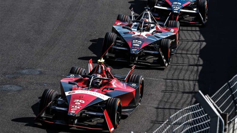 André Lotterer leading in Mexico City