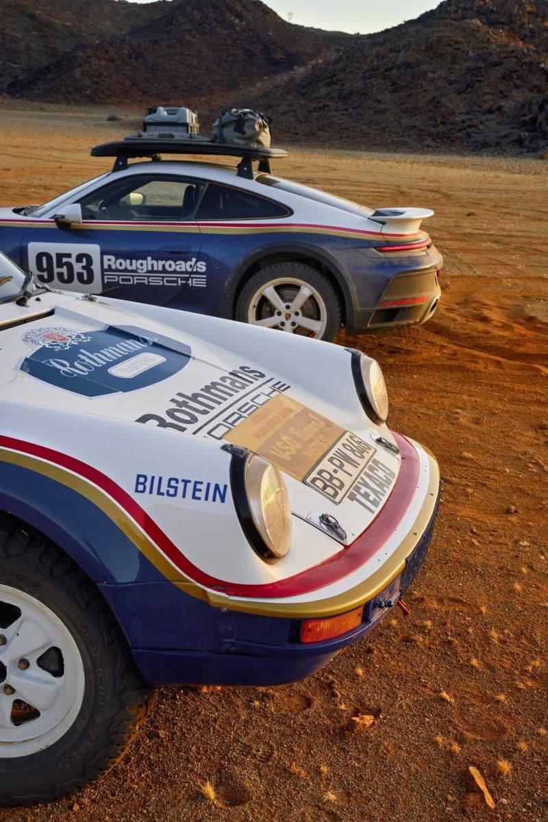 2 Porsche 953 in the desert
