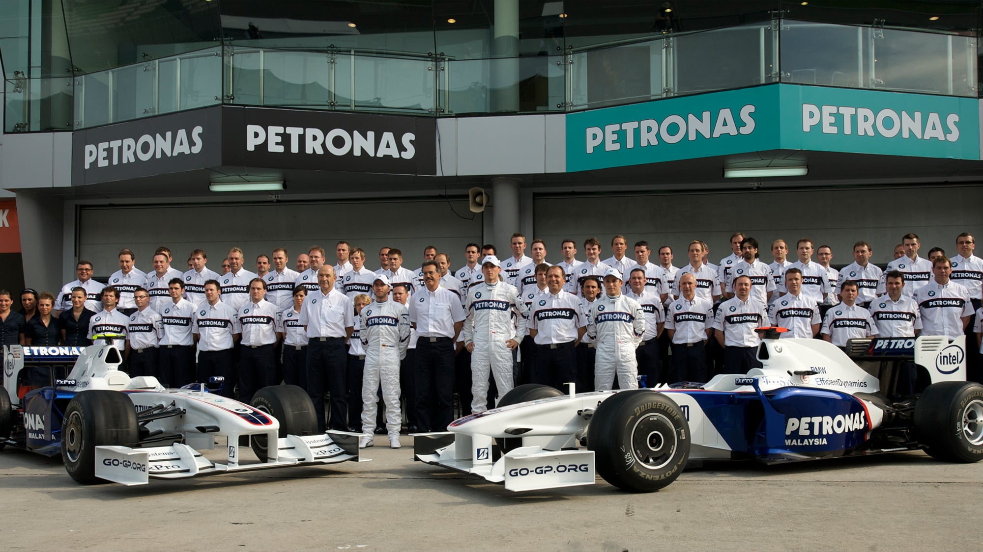 2009 BMW Sauber team photograph